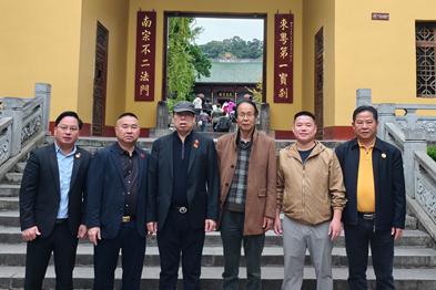 凯旋回程  亲情满途