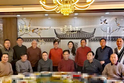 守根护脉传至德 骏马踏春聚宗亲