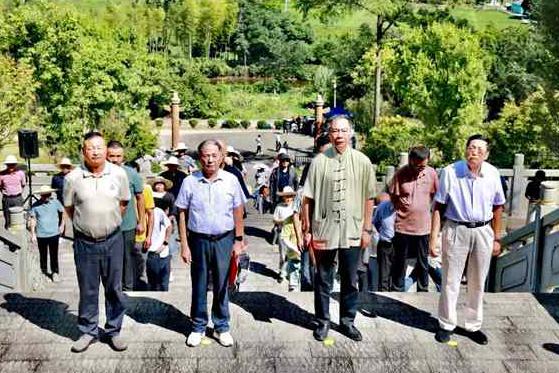 无锡吴氏祖地宗亲代表团赴安吉鄣吴镇出席晒谱节暨昌硕文化座谈会纪实