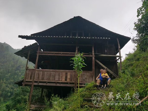 老家那个团寨，只有八十多岁的叔叔和婶婶还在坚守