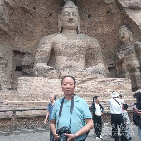 吴一为会长捐赠书籍给远口泰伯书院