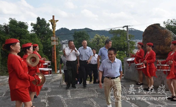 血脉相承千里聚，文化共传谱新篇 