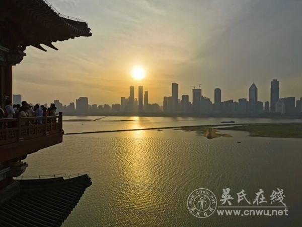 在越南,拜谒王勃墓 在越南,拜谒王勃墓