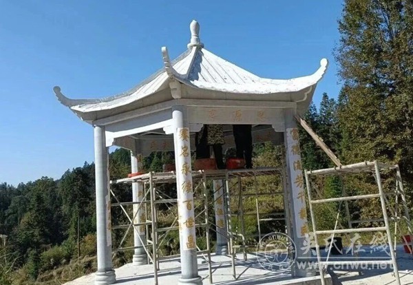 思源不忘本，亭立见深情