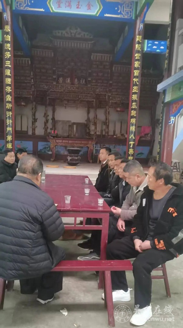 重修祖陵承先志 收官谱牒续后昆 重修祖陵承先志 收官谱牒续后昆