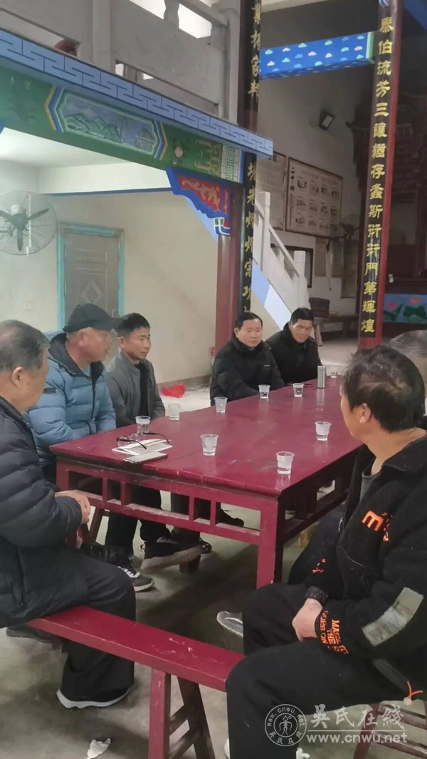 重修祖陵承先志 收官谱牒续后昆 重修祖陵承先志 收官谱牒续后昆