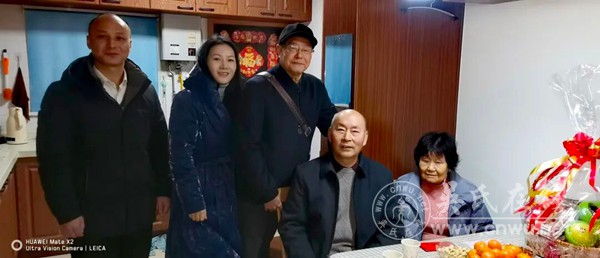 守根护脉传至德 骏马踏春聚宗亲