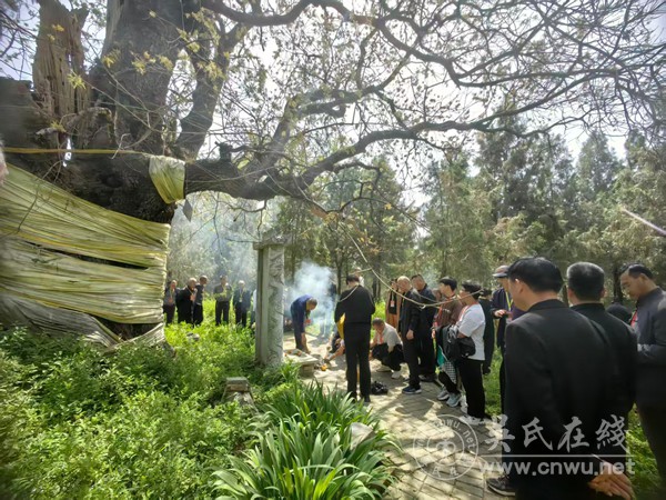 慎终追远承祖德 凝心聚力启新程 慎终追远承祖德 凝心聚力启新程