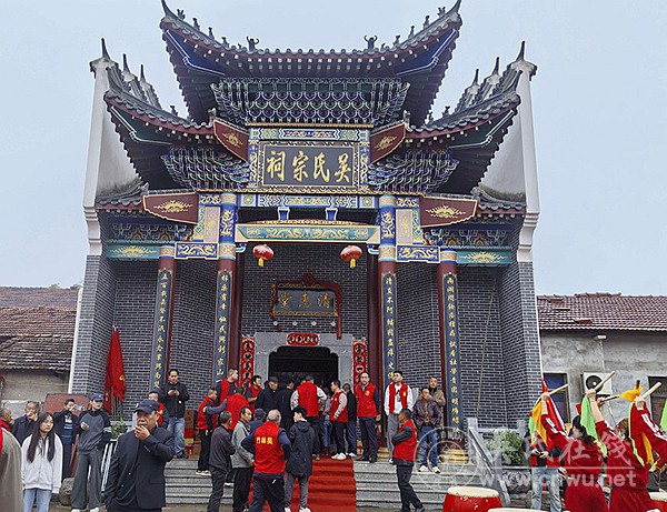 盛世修谱承祖德 千秋家乘启后昆 盛世修谱承祖德 千秋家乘启后昆